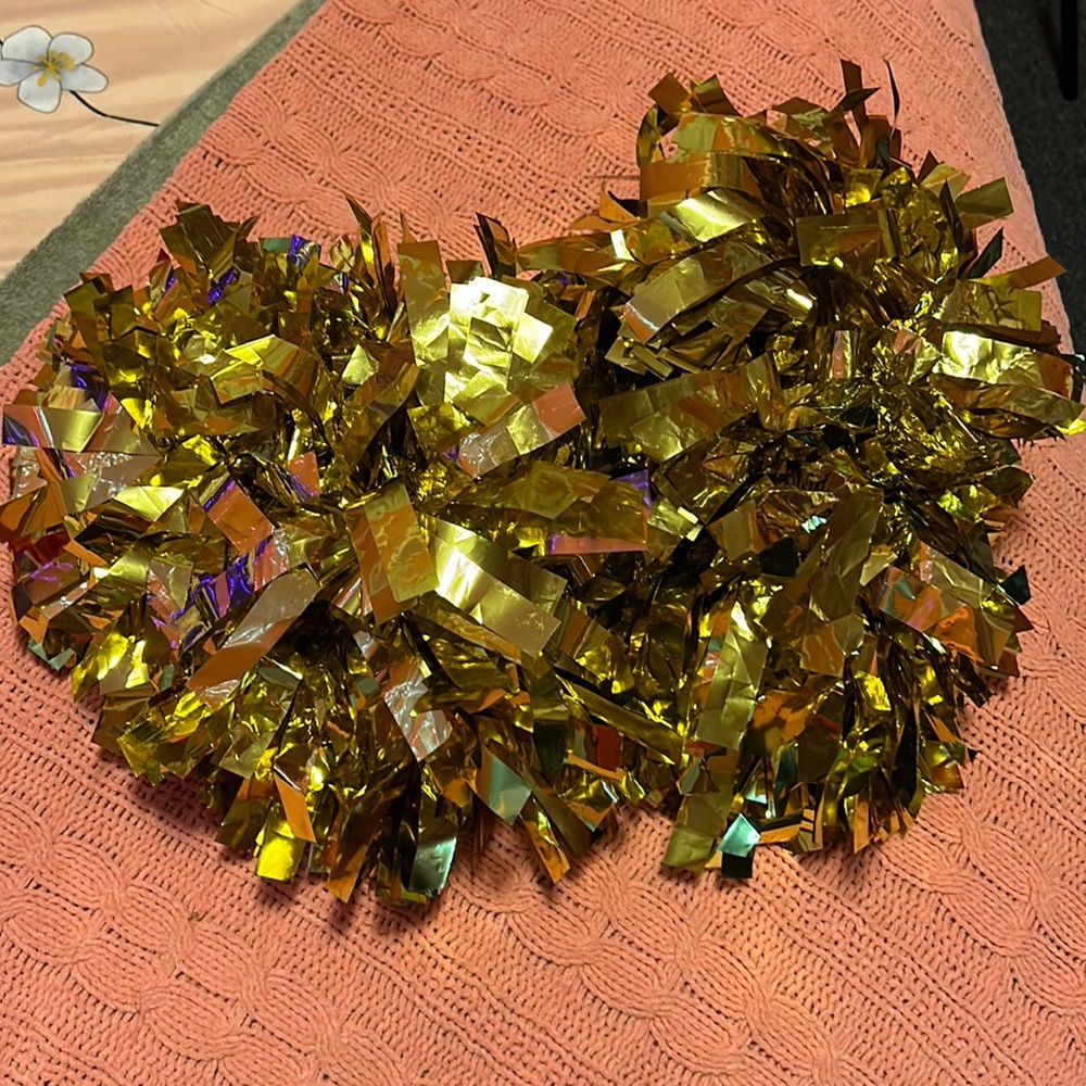 2 pairs of Pom poms